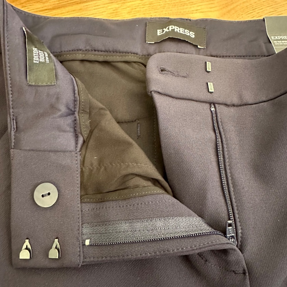 NWT Express Editor Low Rise Navy Bootcut Pants - Size 4L - Picture 7 of 13